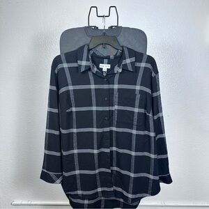 Ava & Viv Black and White Casual Button Down Shirt